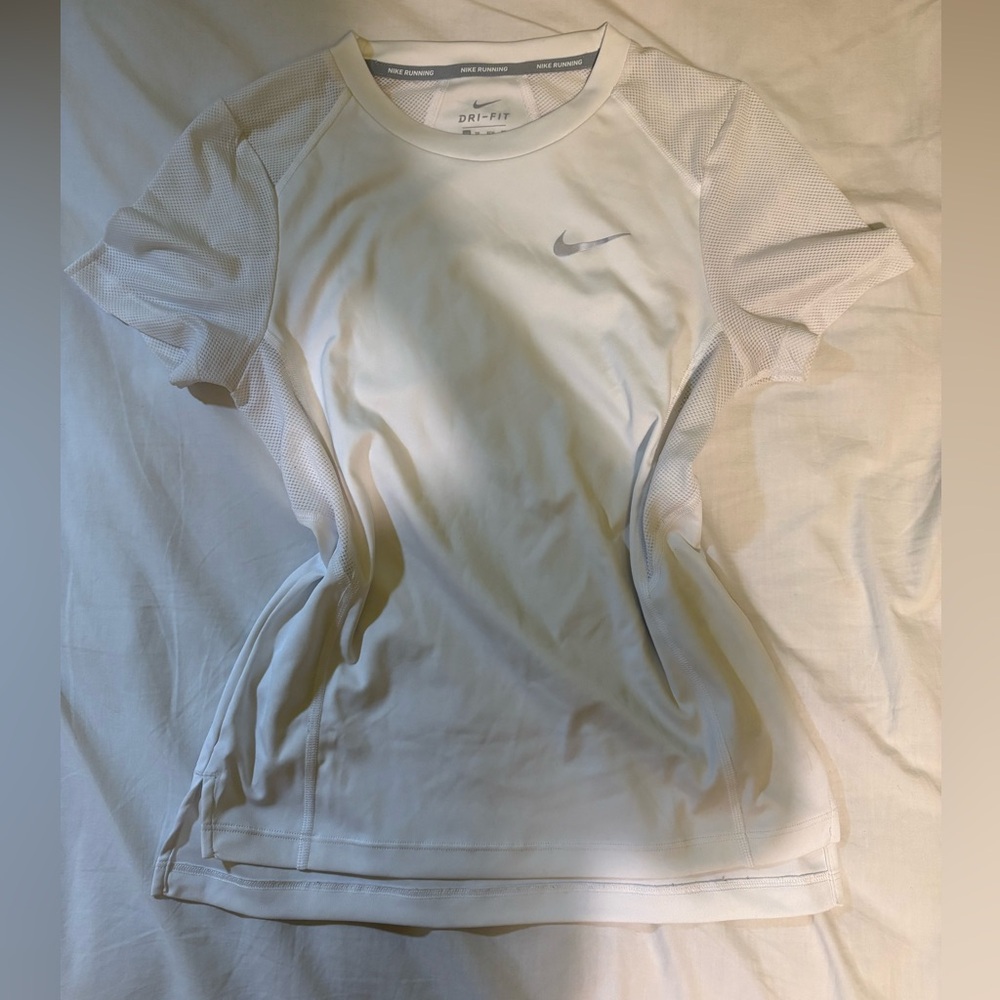 NIKE- dri-fit white tee